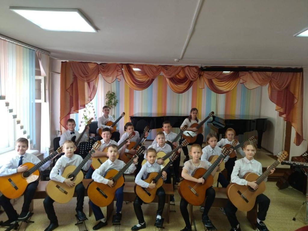 Концерт отделения струнных народных инструментов «От всей души»
